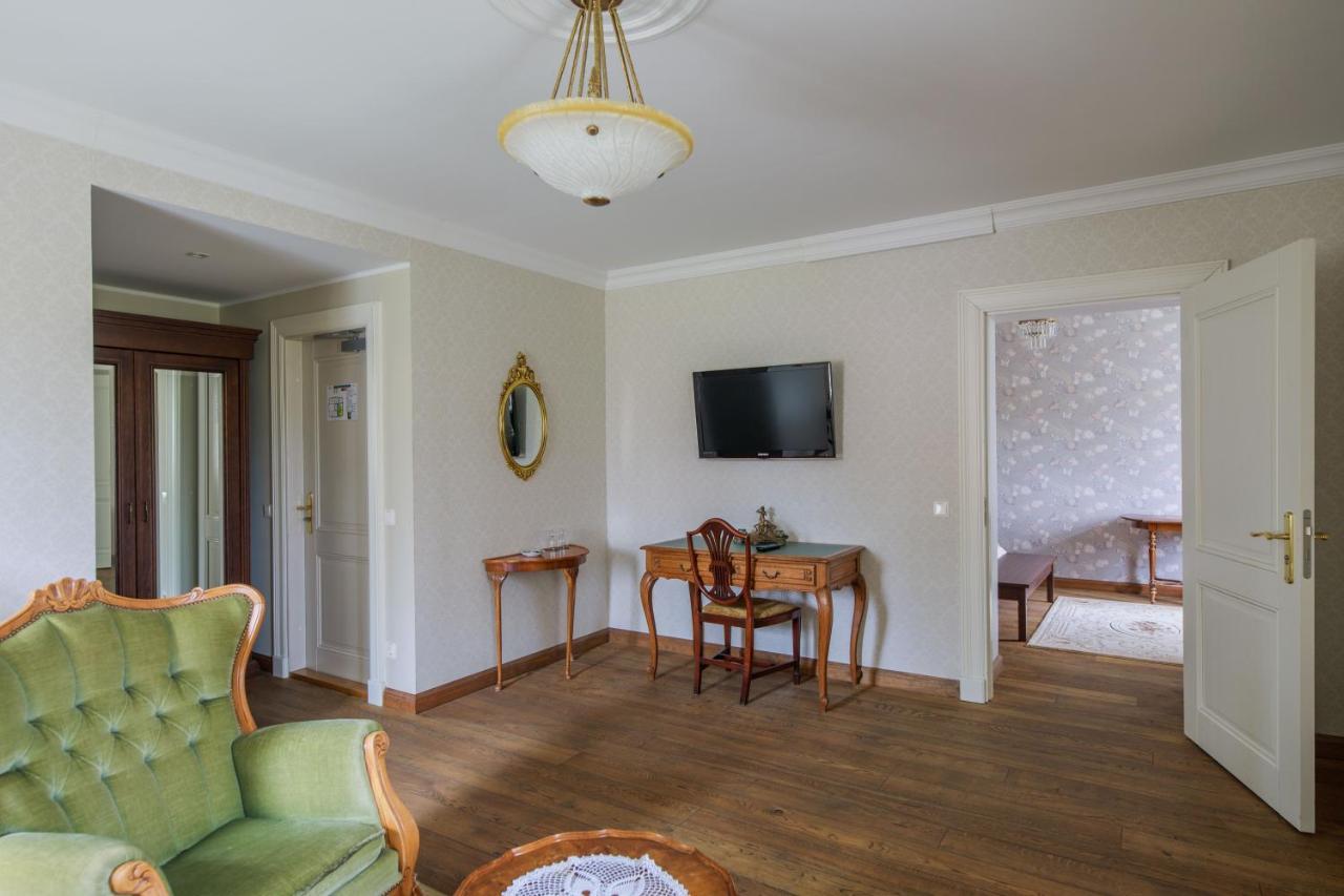 Saka Manor Hotel Kültér fotó