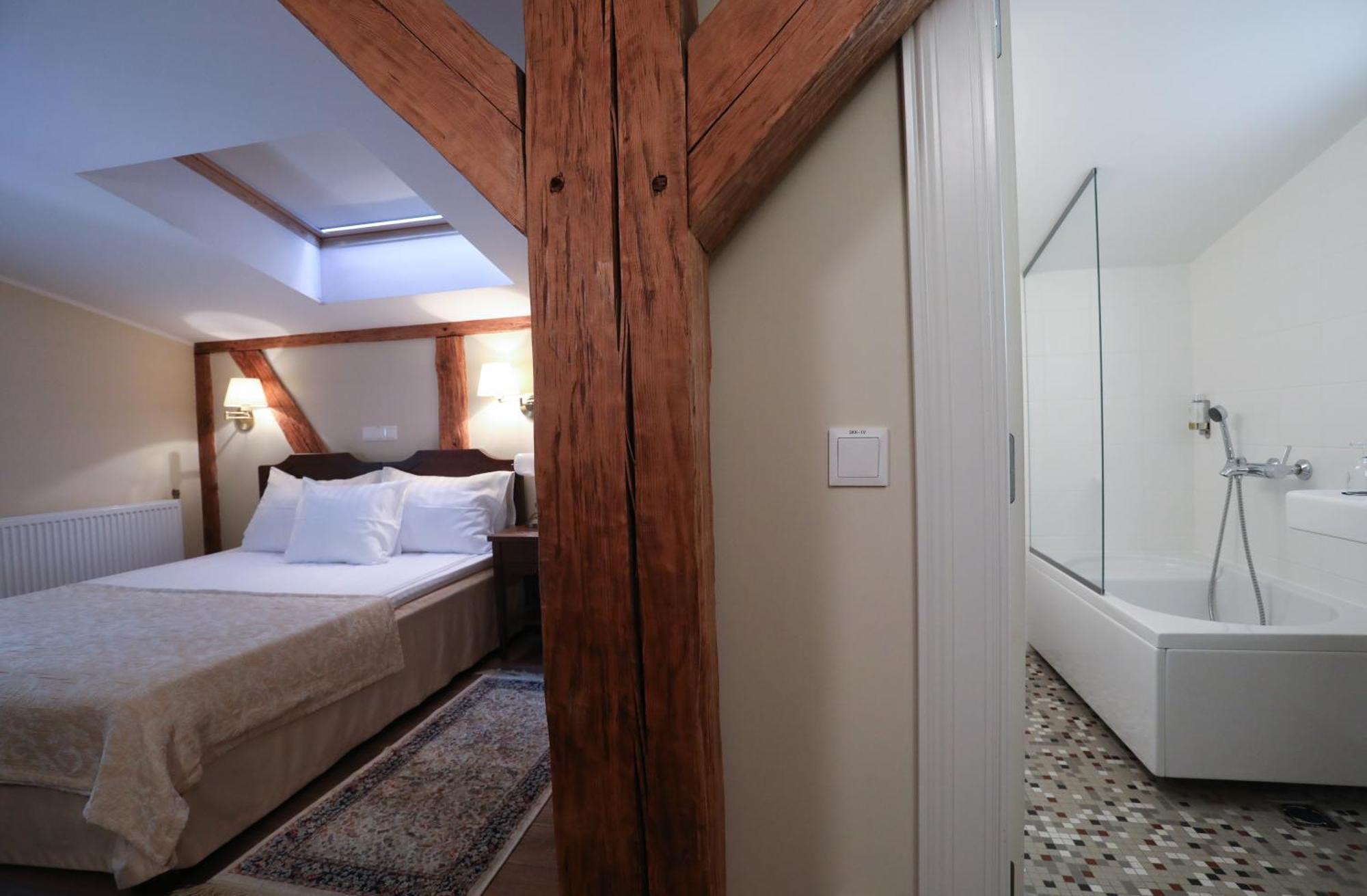 Saka Manor Hotel Kültér fotó