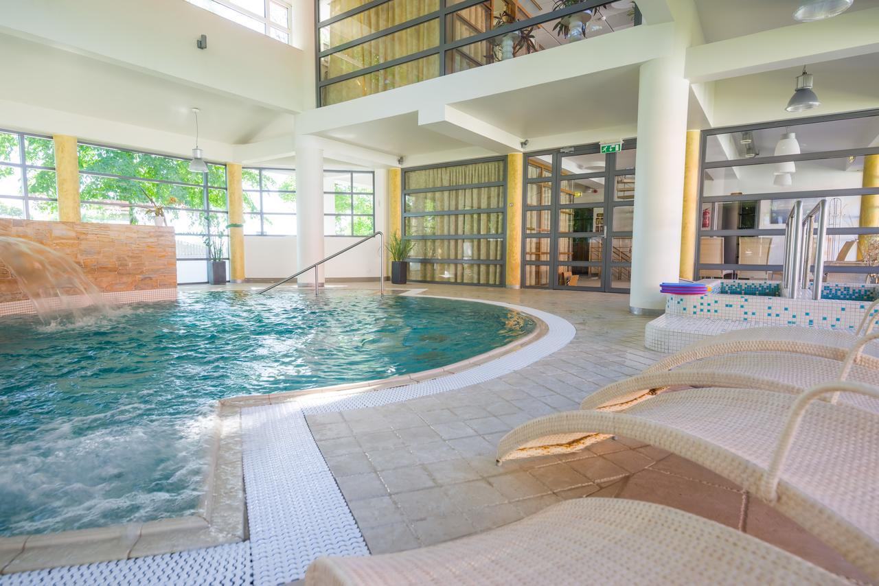 Saka Manor Hotel Kültér fotó